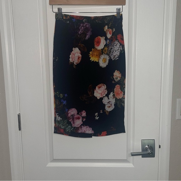 Dolce & Gabbana Floral Print Vintage 90s Y2K High Rise Back Slit Baroque Sz 38 - Picture 4 of 11